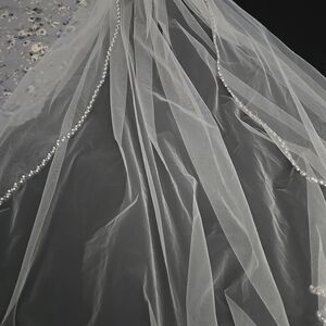 Bridal Veil, Crystal Comb And Matching Garder Never Worn